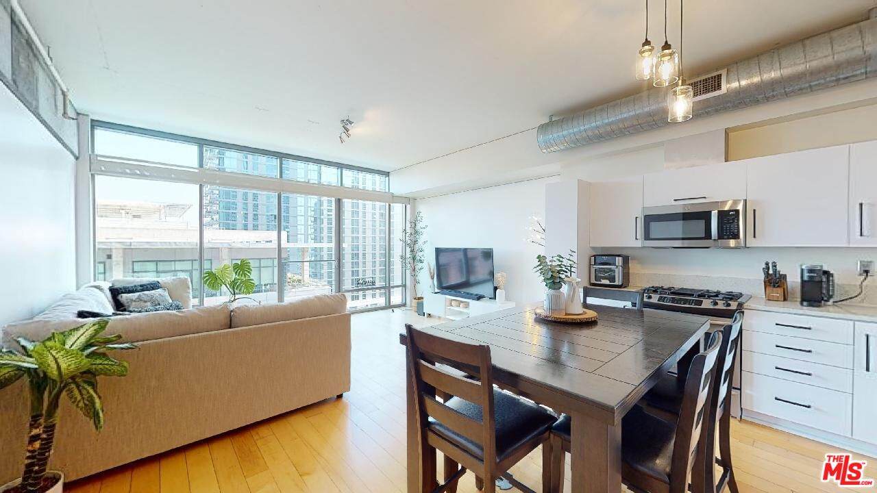 1100 Hope St - Photo 1