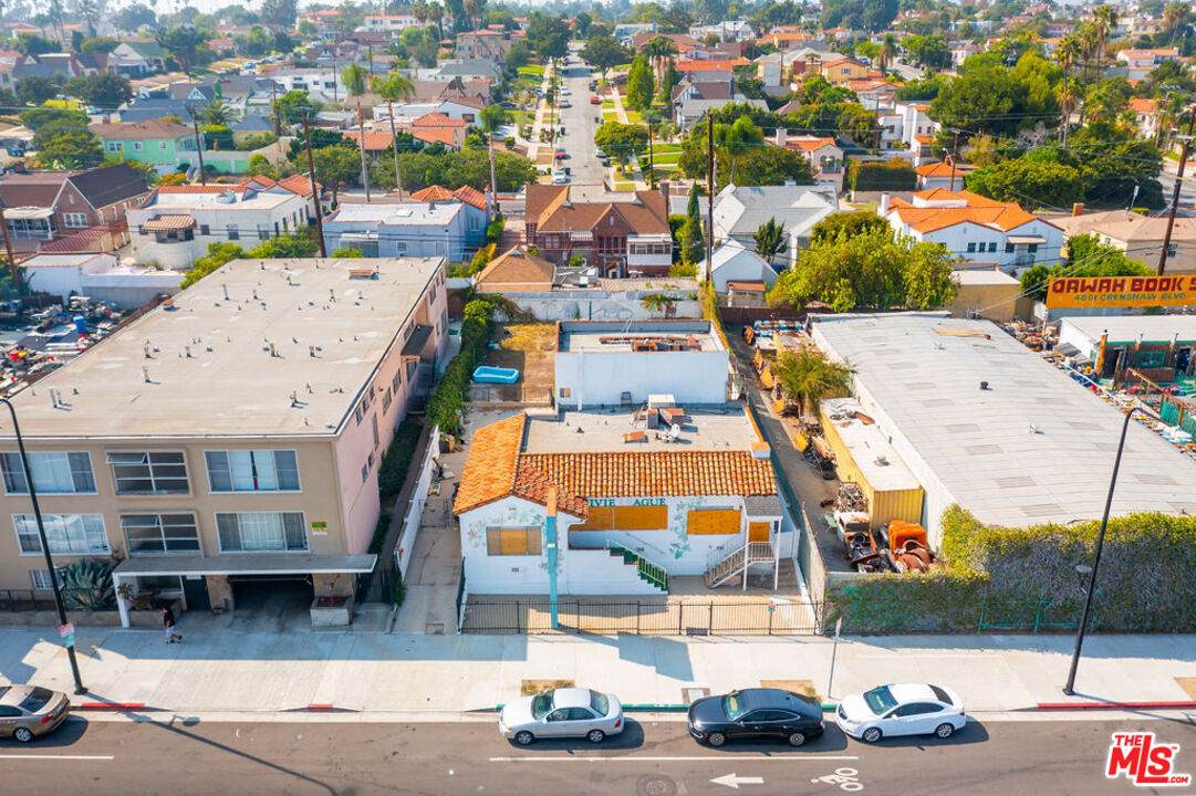 4827 Crenshaw Blvd - Photo 1