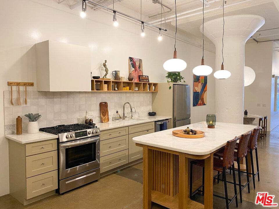 530 Molino St - Photo 1