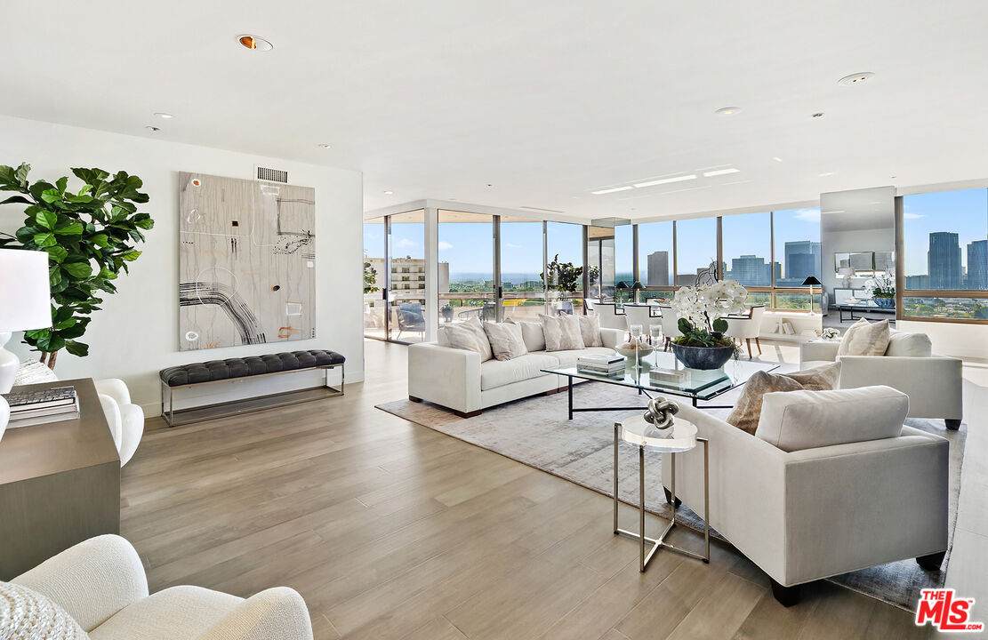 10430 Wilshire Blvd - Photo 1
