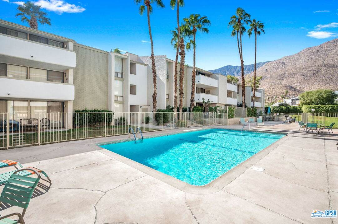 261 La Verne Way - Photo 1