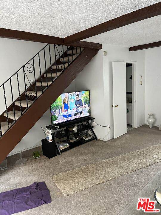 727 Eucalyptus Ave - Photo 1