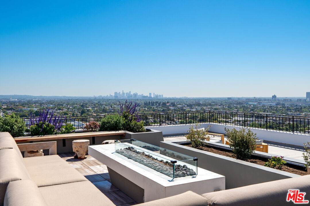 1100 Alta Loma Rd - Photo 1