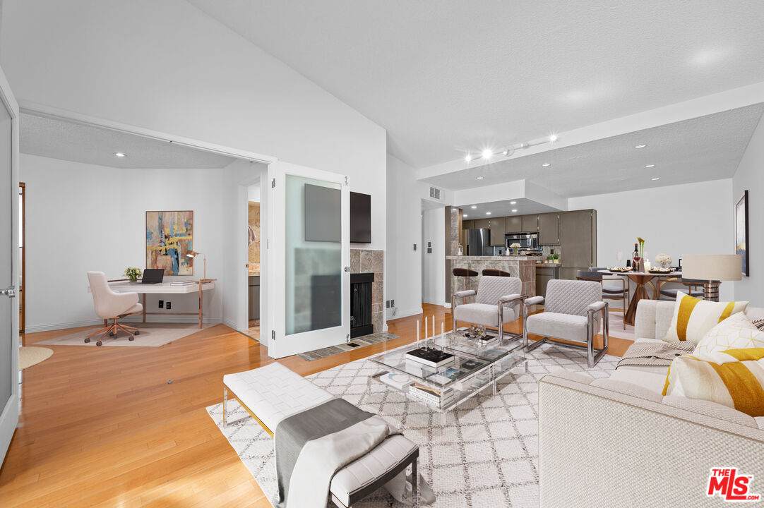 906 Doheny Dr - Photo 1
