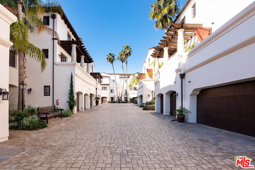 11937 Sunset Blvd - Photo 1
