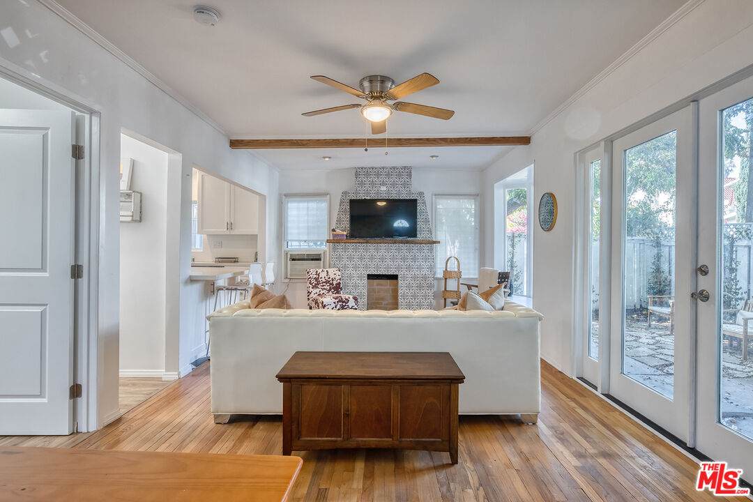 6830 De Longpre Ave - Photo 1