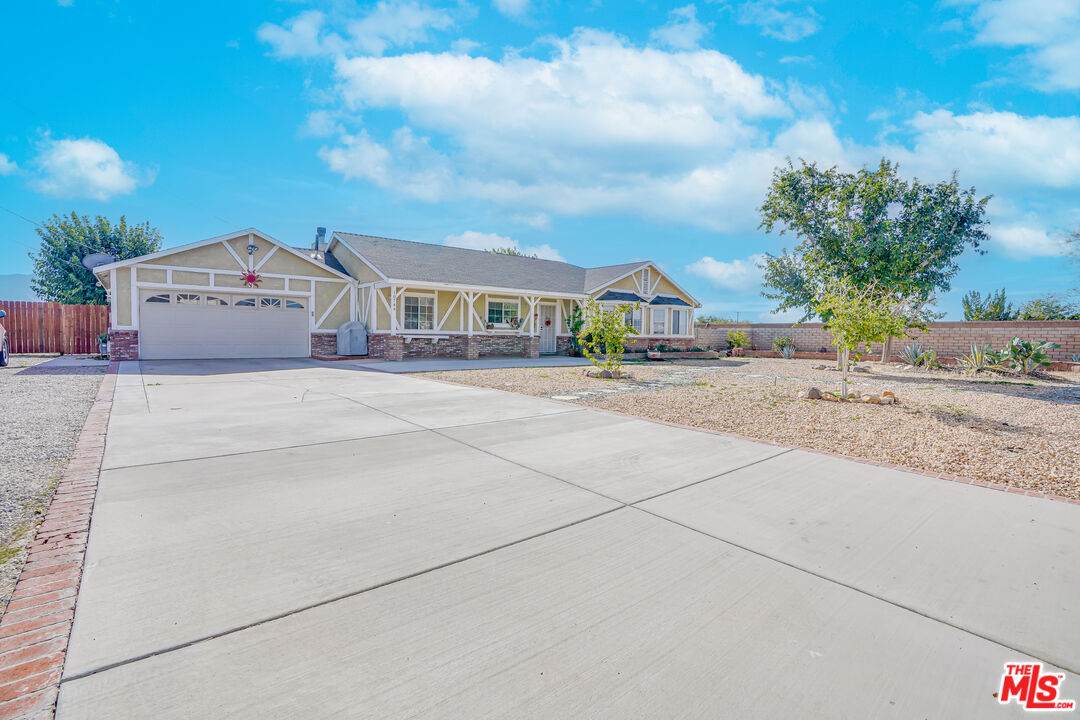 10744 Avenue R14 - Photo 1