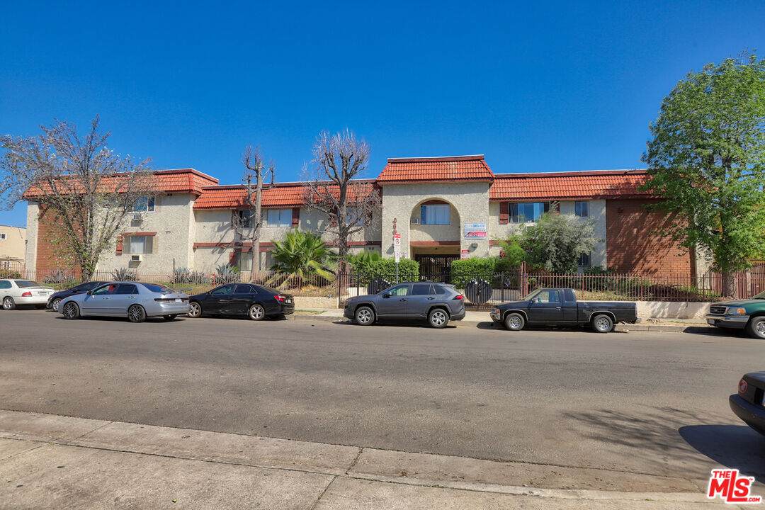 8800 Cedros Ave - Photo 1