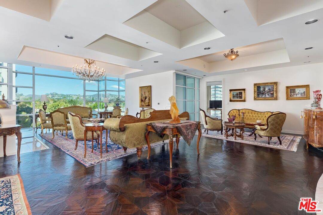 10380 Wilshire Blvd - Photo 1