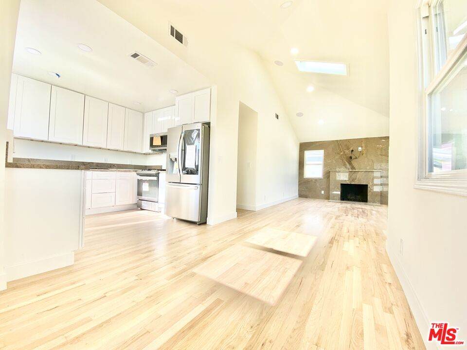 3951 Coolidge Ave - Photo 1