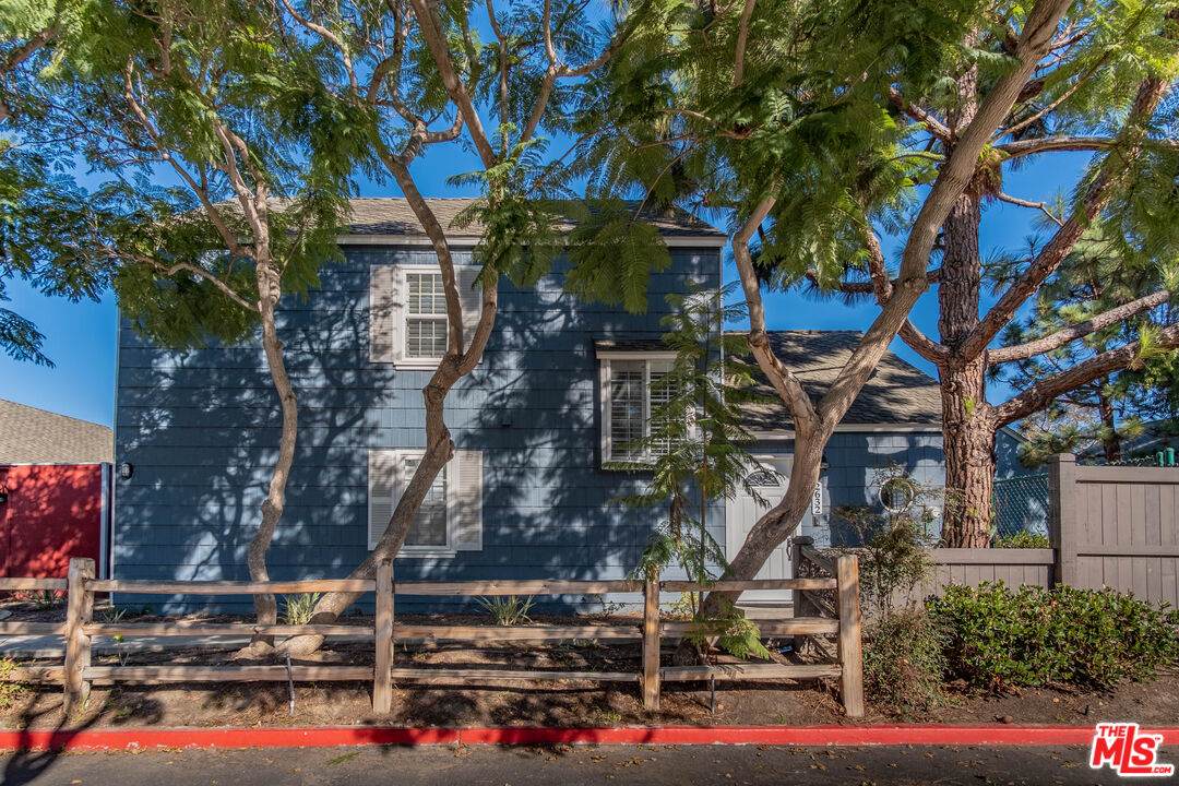 2632 Captains Ave - Photo 1
