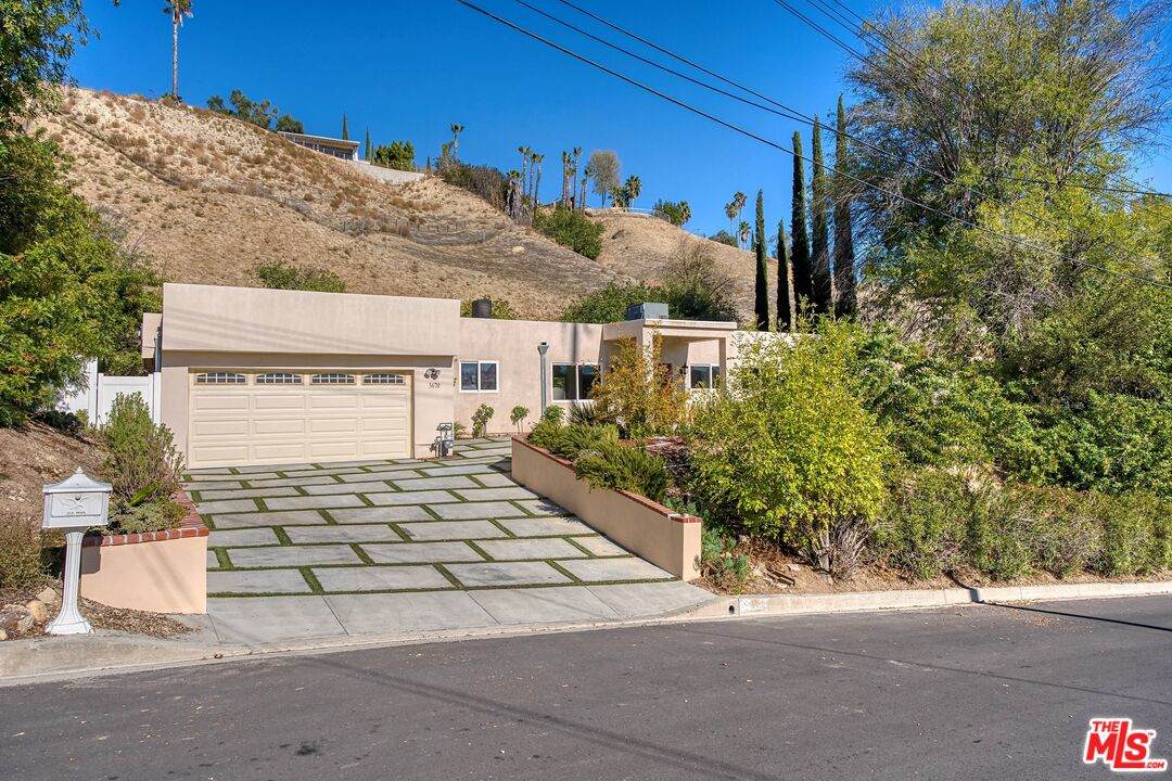 5670 Collins Pl - Photo 1