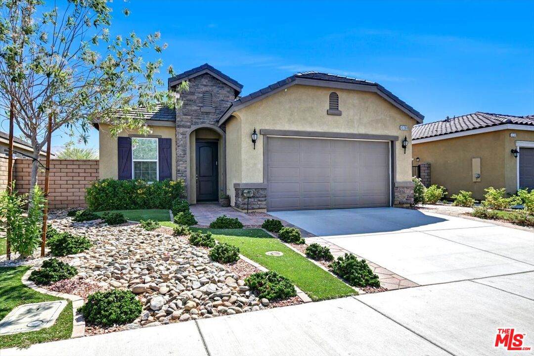 43560 Adria Dr - Photo 1