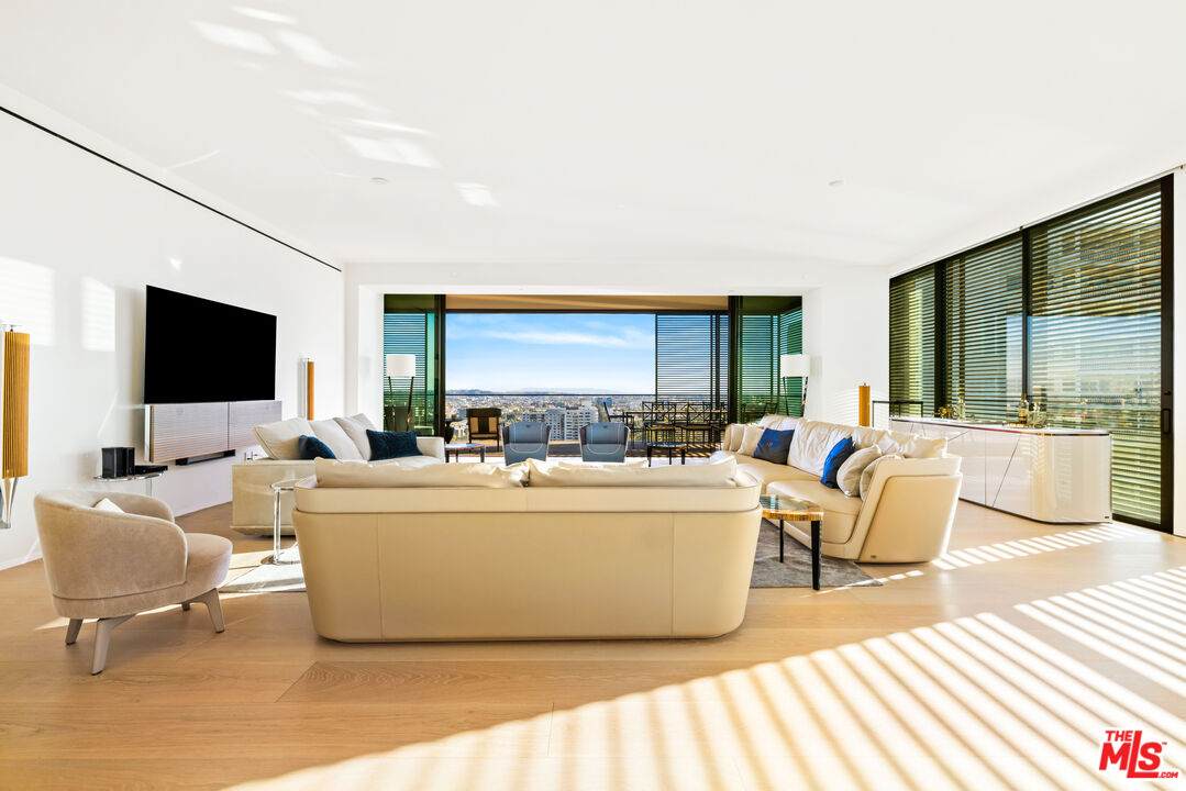 9040 Sunset Blvd - Photo 1
