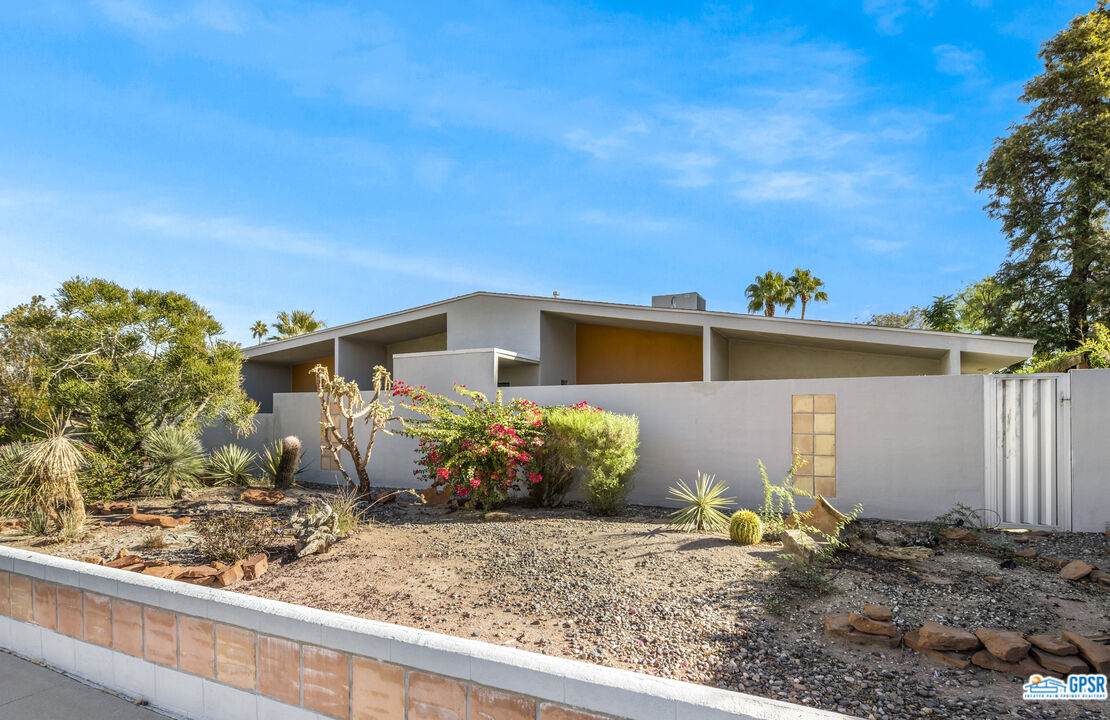 2260 Aurora Dr - Photo 1