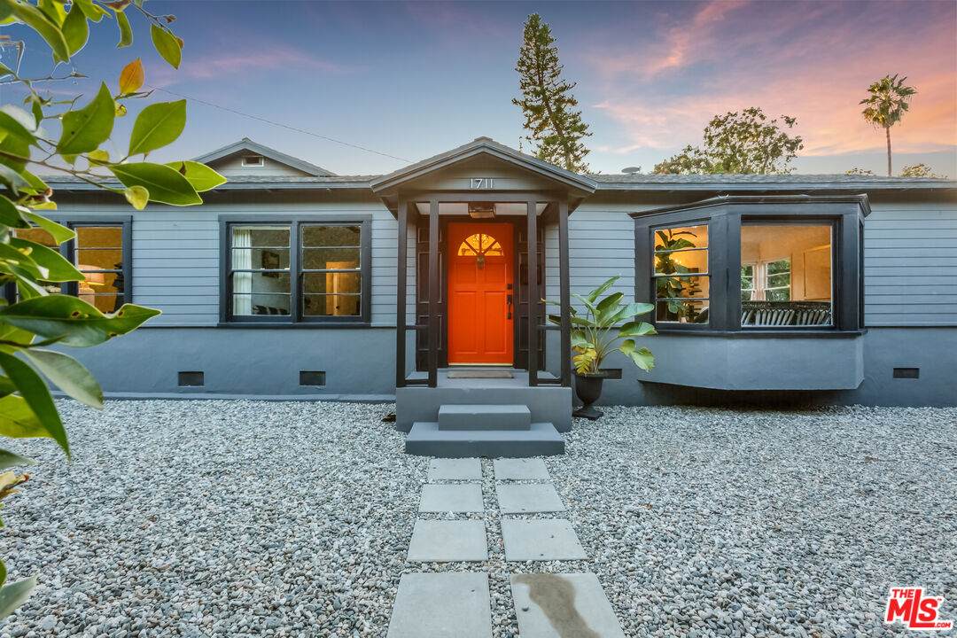 1711 Walgrove Ave - Photo 1