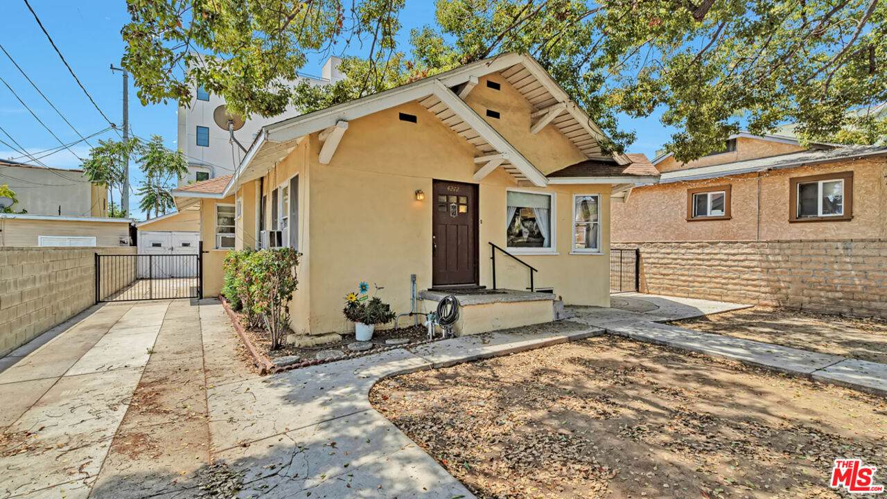 4272 Rosewood Ave - Photo 1