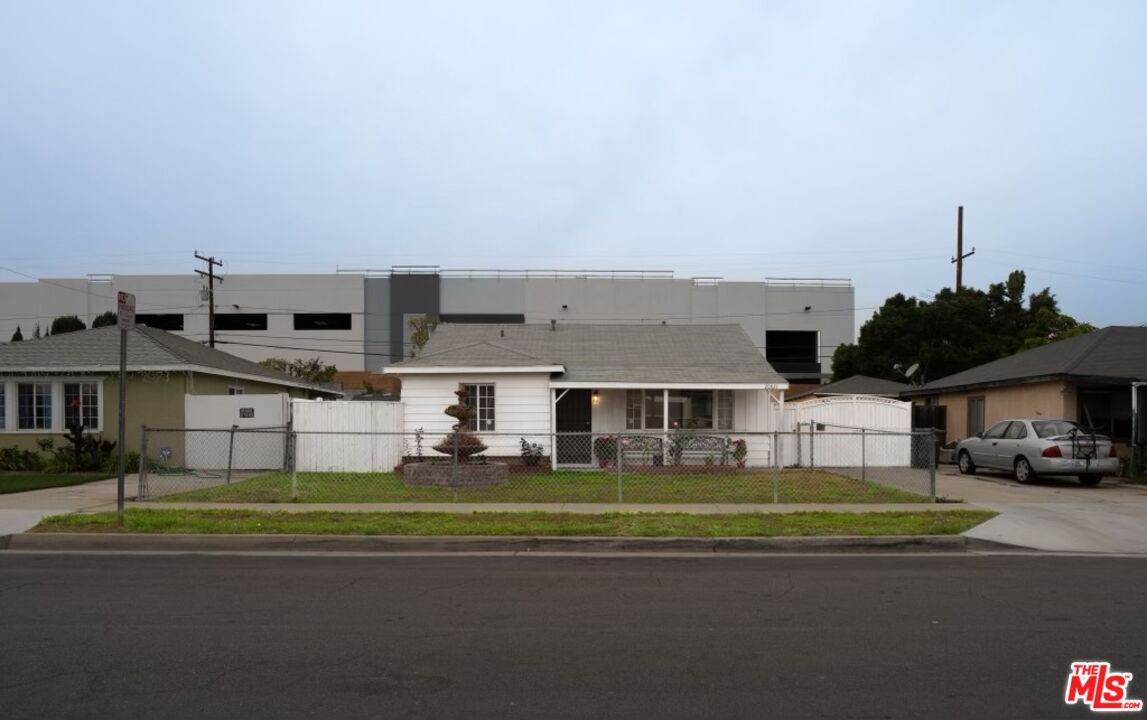20821 Raymond Ave - Photo 1