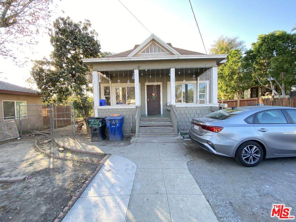 726 Arrowhead Ave - Photo 1