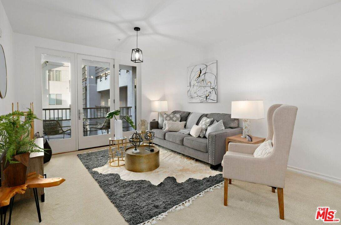 629 Traction Ave - Photo 1