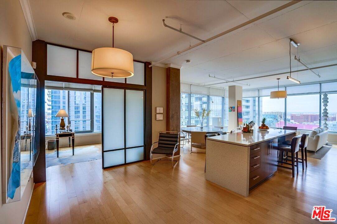 1100 Hope St - Photo 1