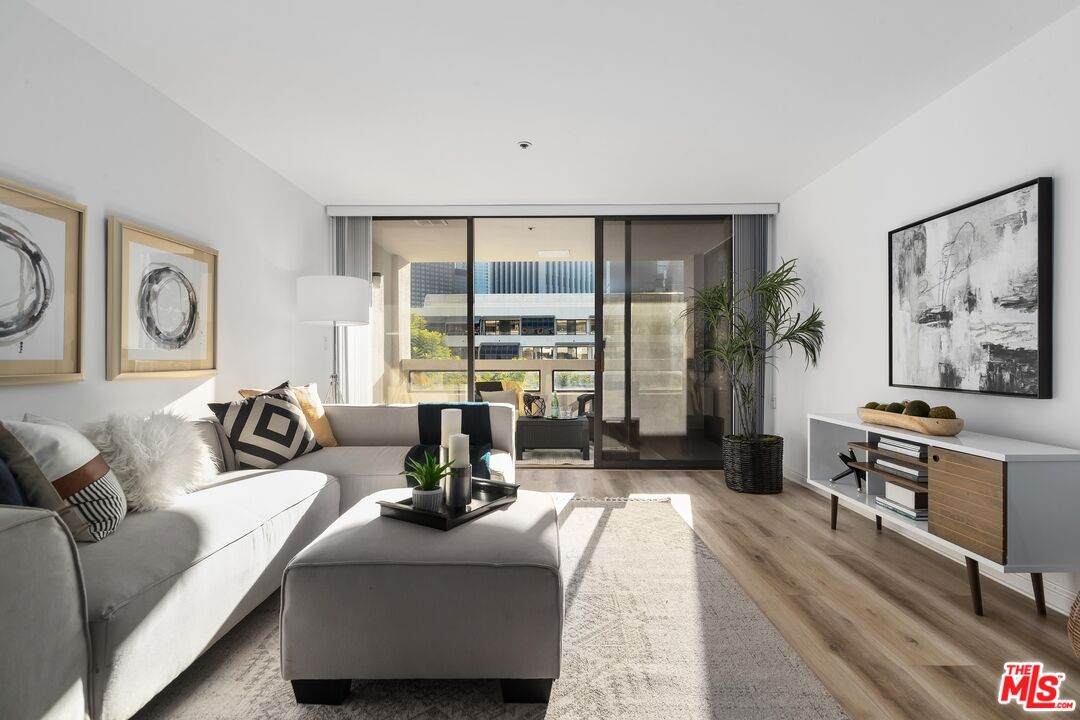 121 Hope St - Photo 1