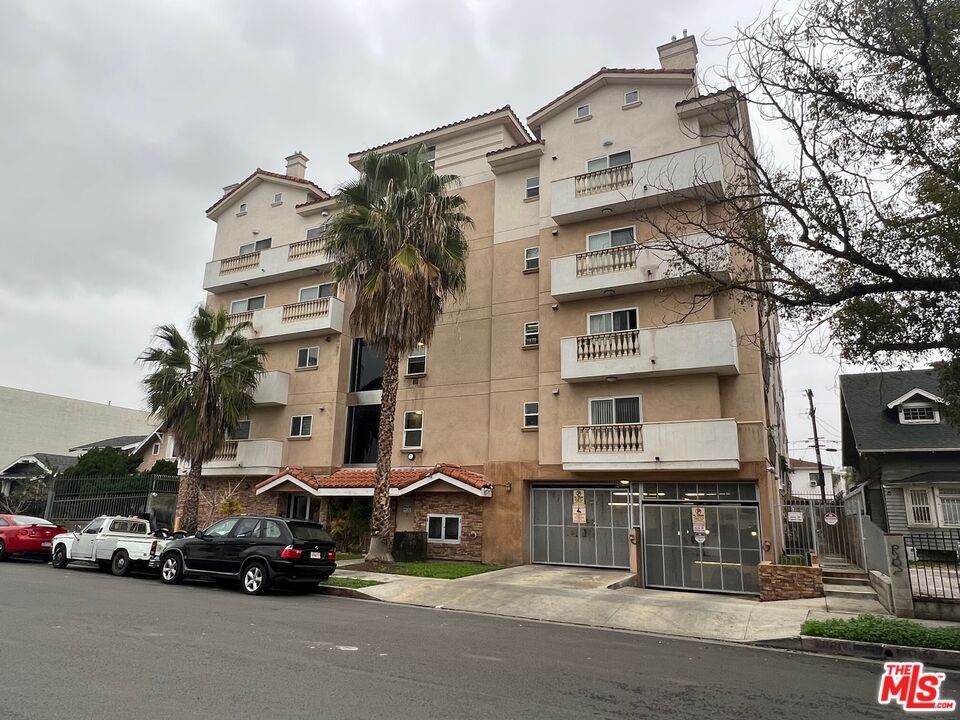1026 Oxford Ave - Photo 1