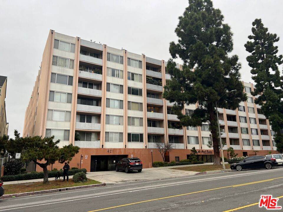 421 La Fayette Park Pl - Photo 1