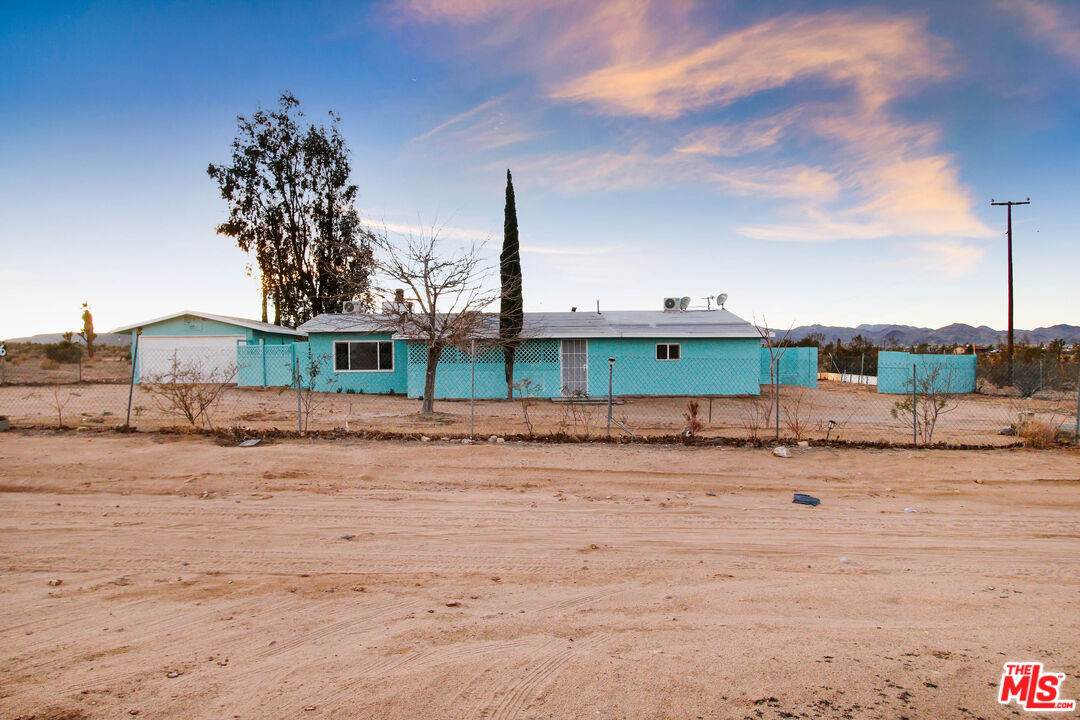 1426 Hilton Ave - Photo 1