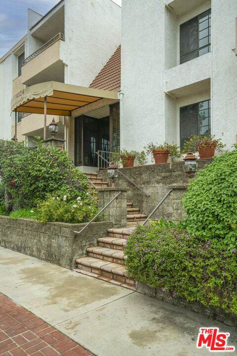 4324 Troost Ave - Photo 1