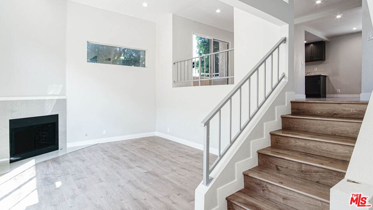 1973 Glenoaks Blvd - Photo 1