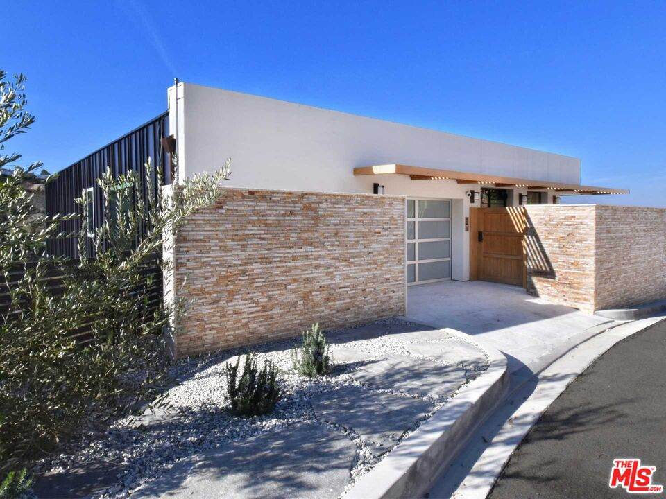 3707 Oakfield - Photo 1