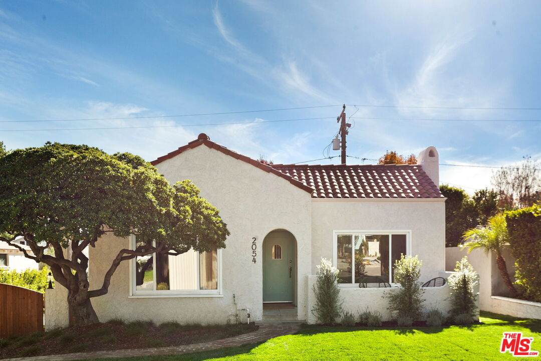 2054 Beverly Dr - Photo 1