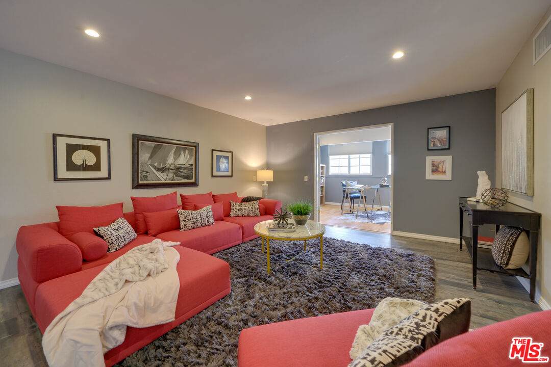 330 Jackson St - Photo 1