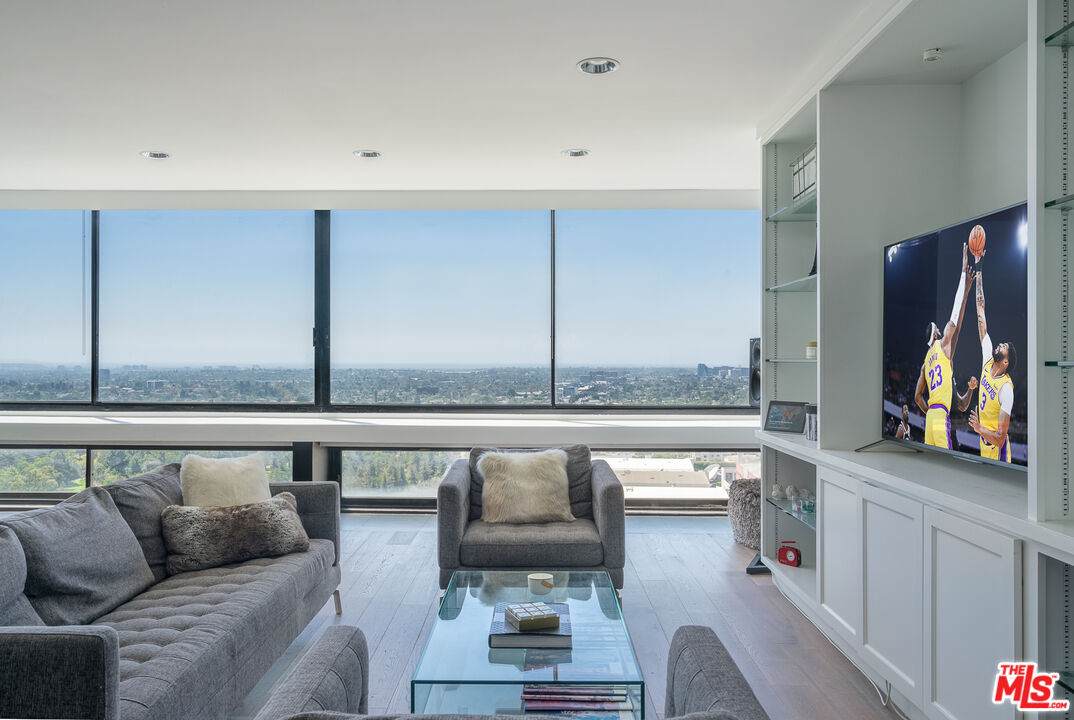 2220 Avenue Of The Stars - Photo 1