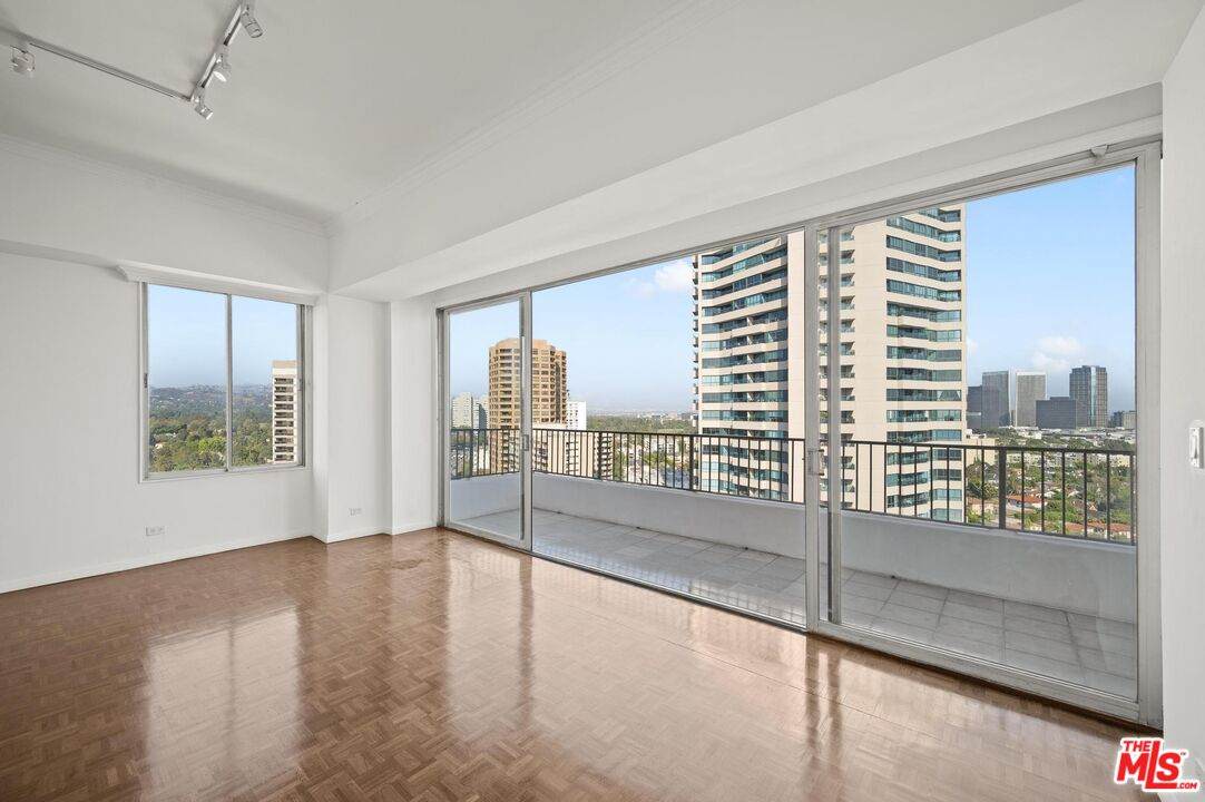 10501 Wilshire Blvd - Photo 1