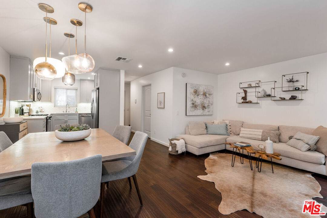1747 Barry Ave - Photo 1