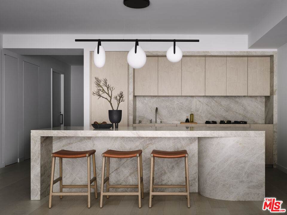 9200 Wilshire - Photo 1