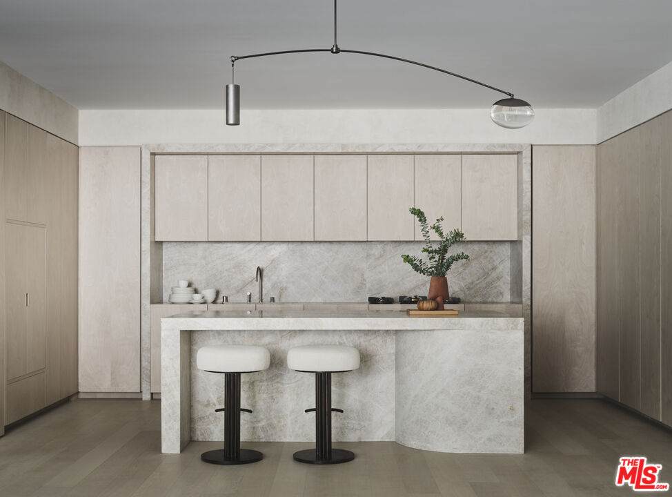 9200 Wilshire - Photo 1