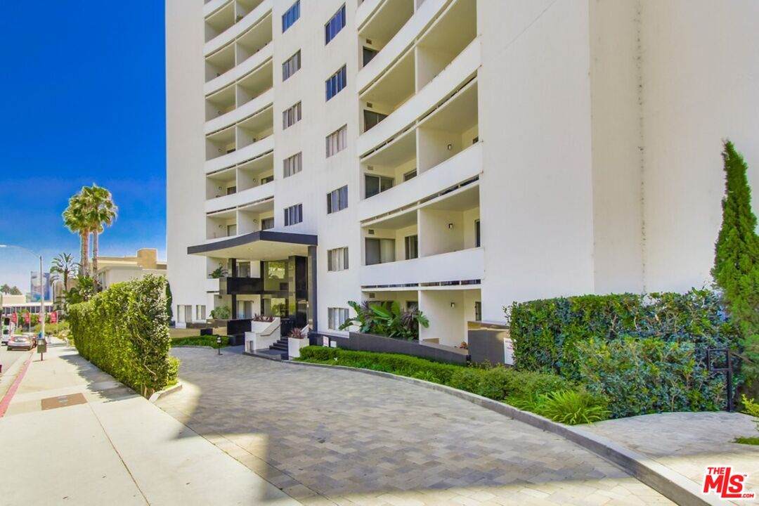 7250 Franklin Ave - Photo 1