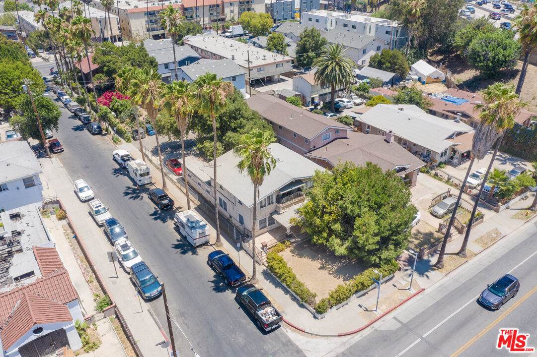 816 Normandie Ave - Photo 1
