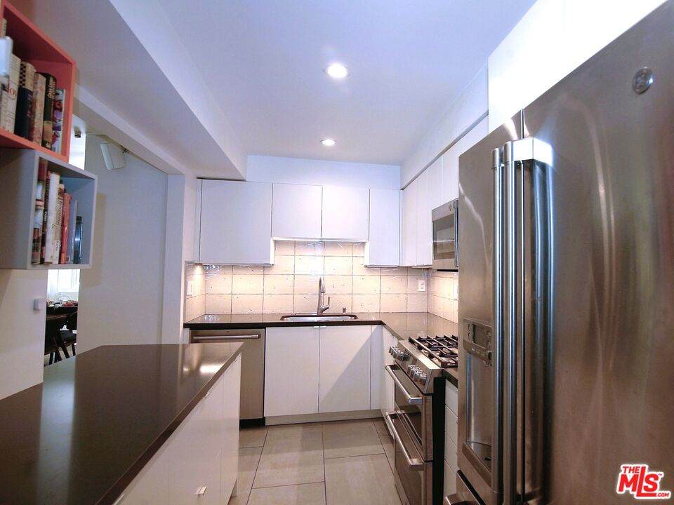 6752 Hillpark Dr - Photo 1