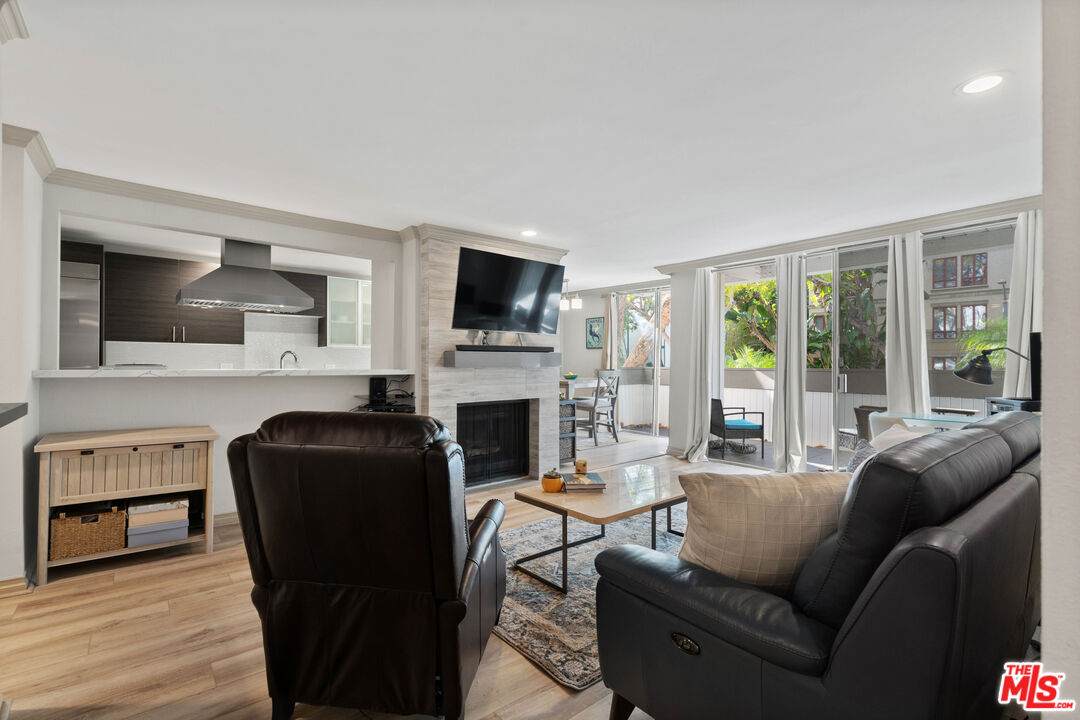 406 Oakhurst Dr - Photo 1