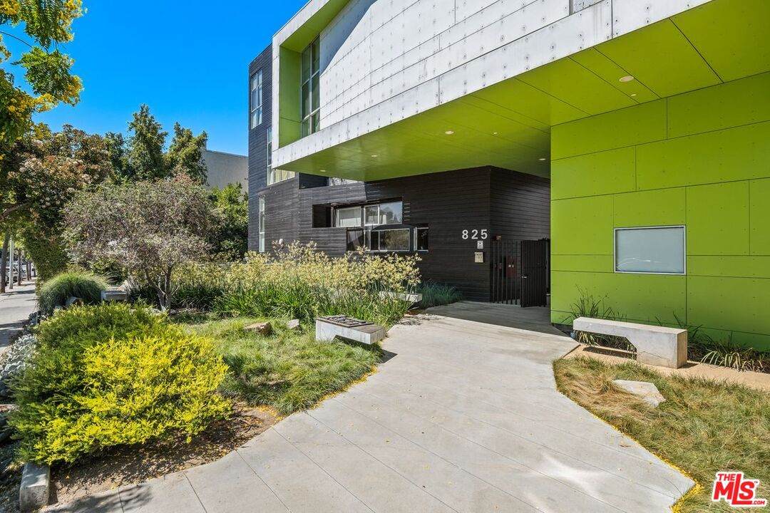 825 Kings Rd - Photo 1