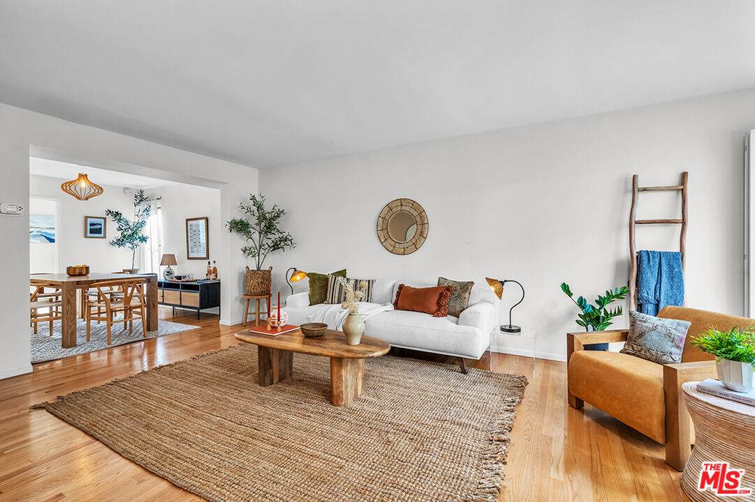 1044 20th St - Photo 1