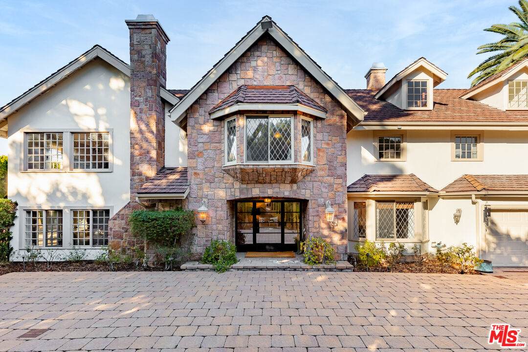 17605 Embassy Dr - Photo 1