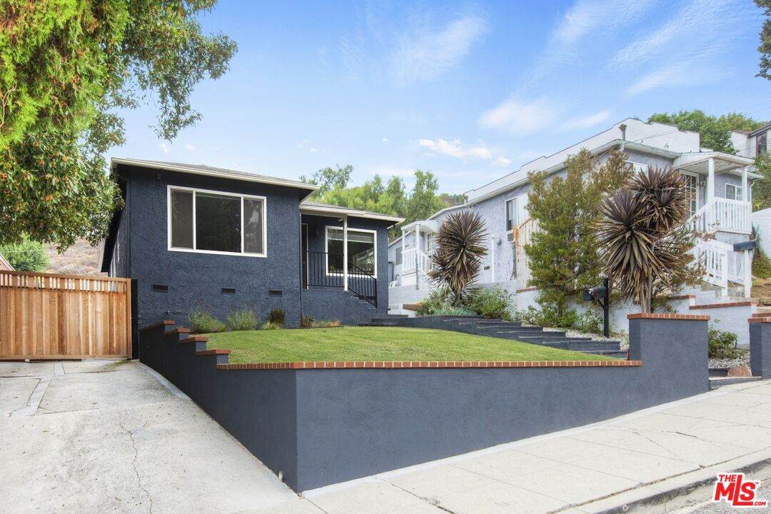 735 Avenue 60 - Photo 1