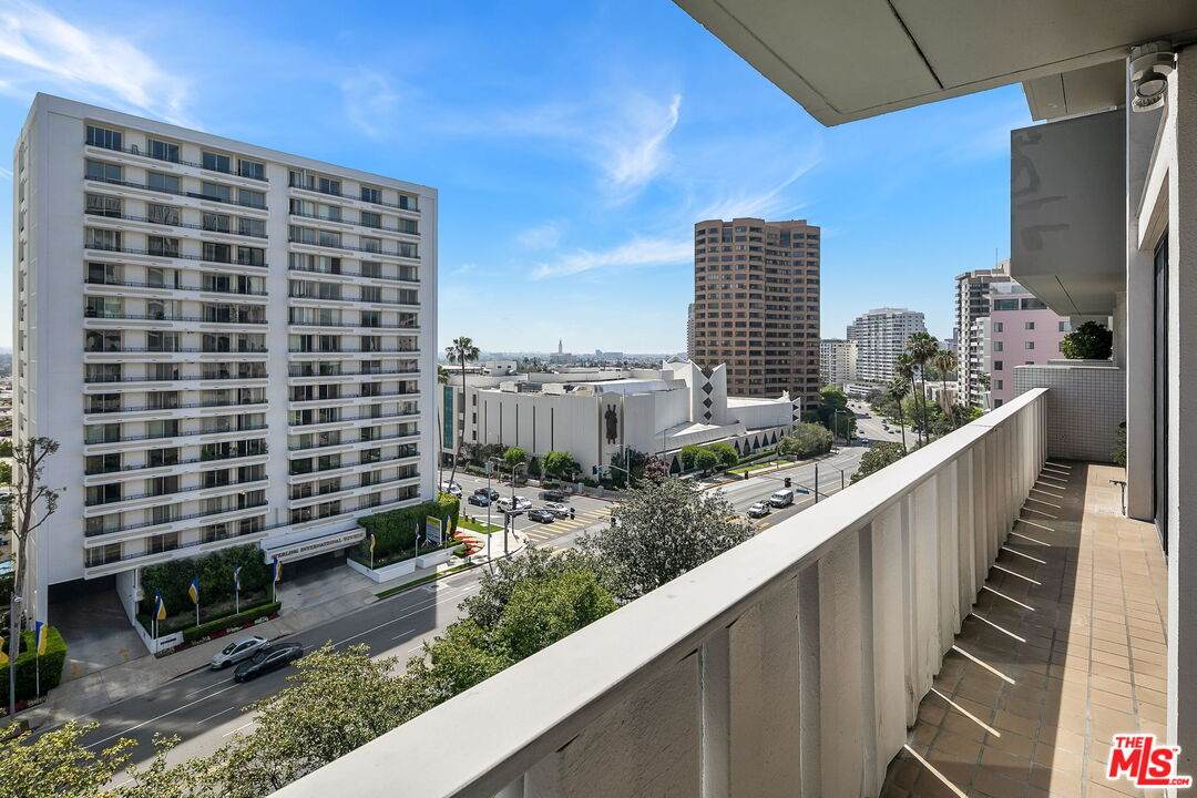 10375 Wilshire Blvd - Photo 1