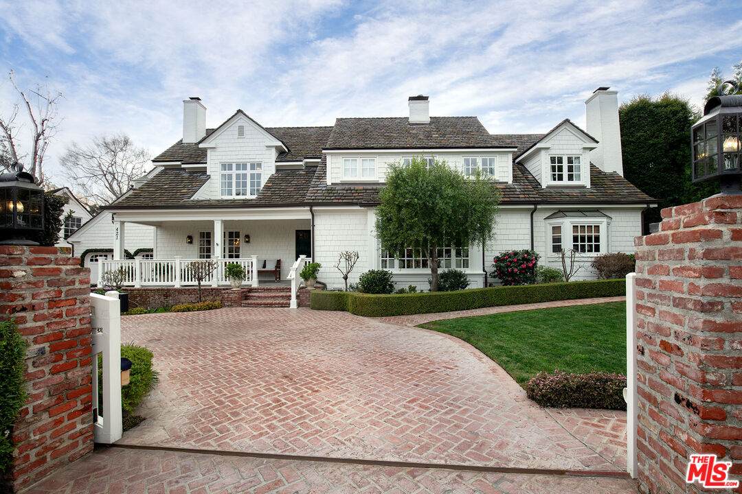 421 Homewood Rd - Photo 1