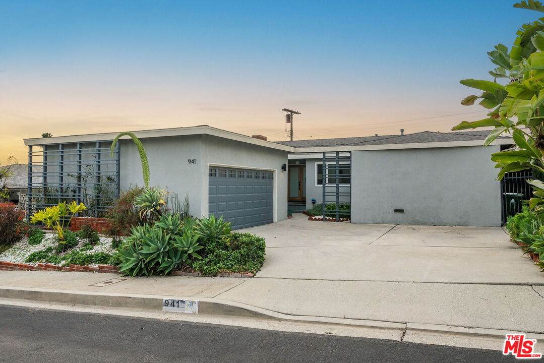 941 Fortune Way - Photo 1